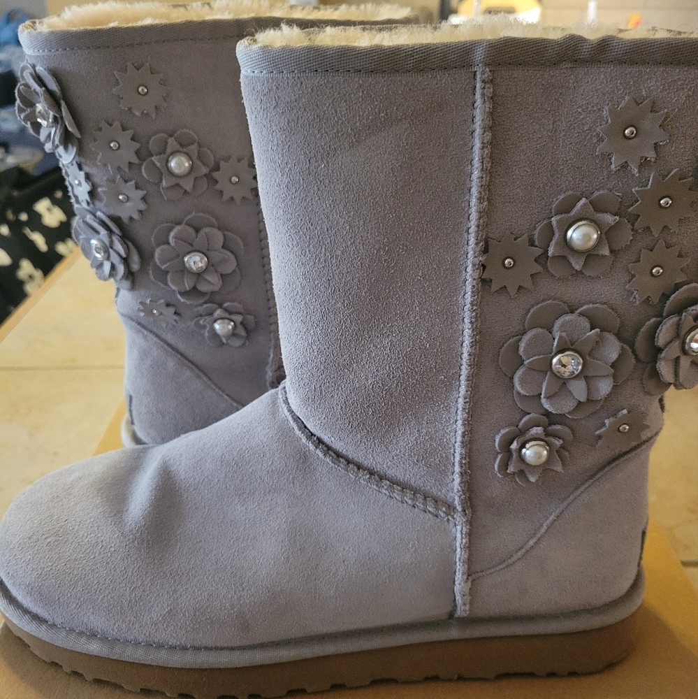 UGG Classic Short Petal - silver